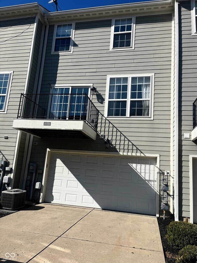 Building Photo - 9014 Mercer Dr