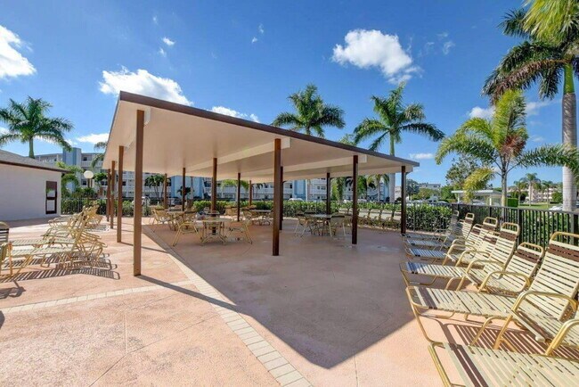 Building Photo - 104 Mansfield C