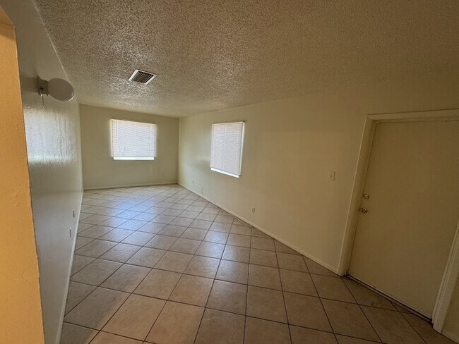 Building Photo - 6847 W Mariposa St
