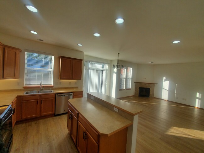 lights on dimmer & undercounter - 4107 207th Street Ct E