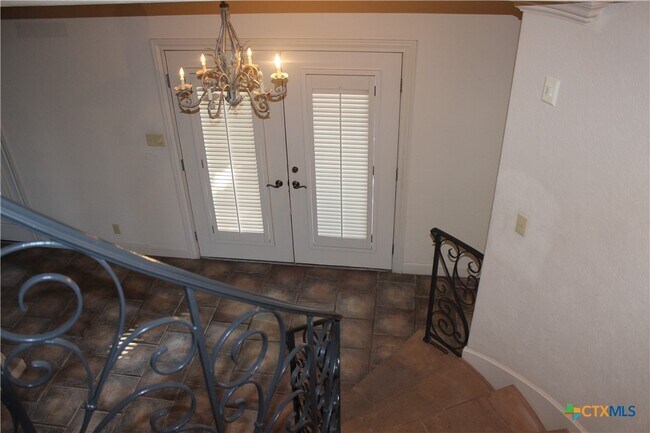 Building Photo - 6001 Country Club Dr