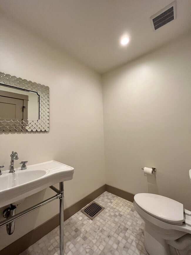 Building Photo - 1039 Humboldt St