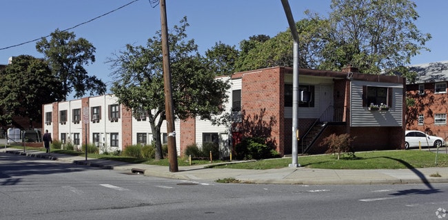Primary Photo - 151 W Columbia St
