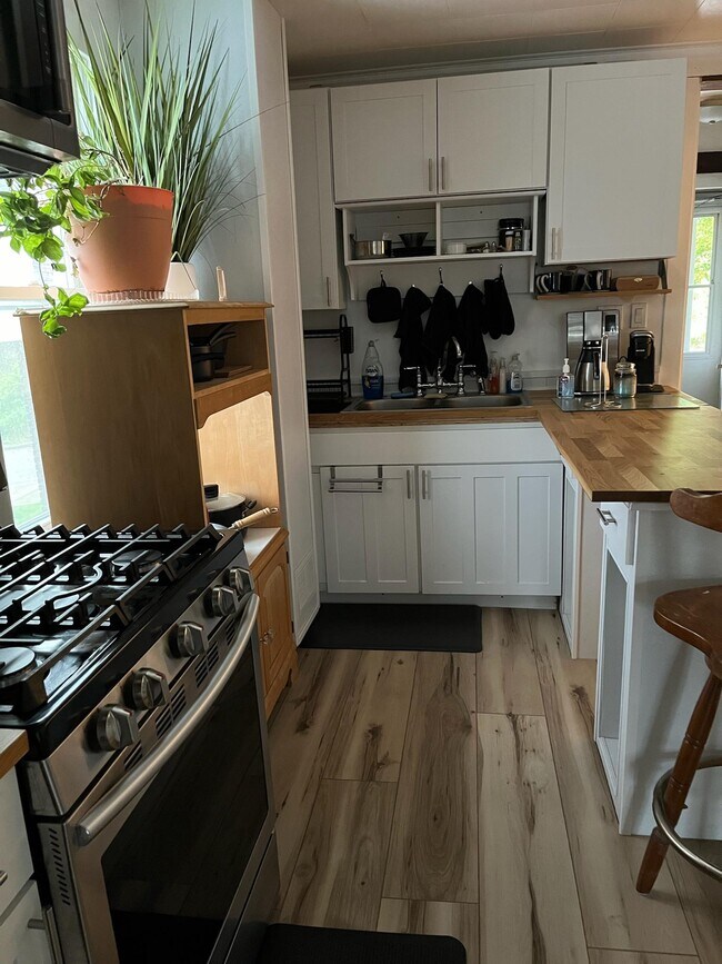 Building Photo - 27 Norton St