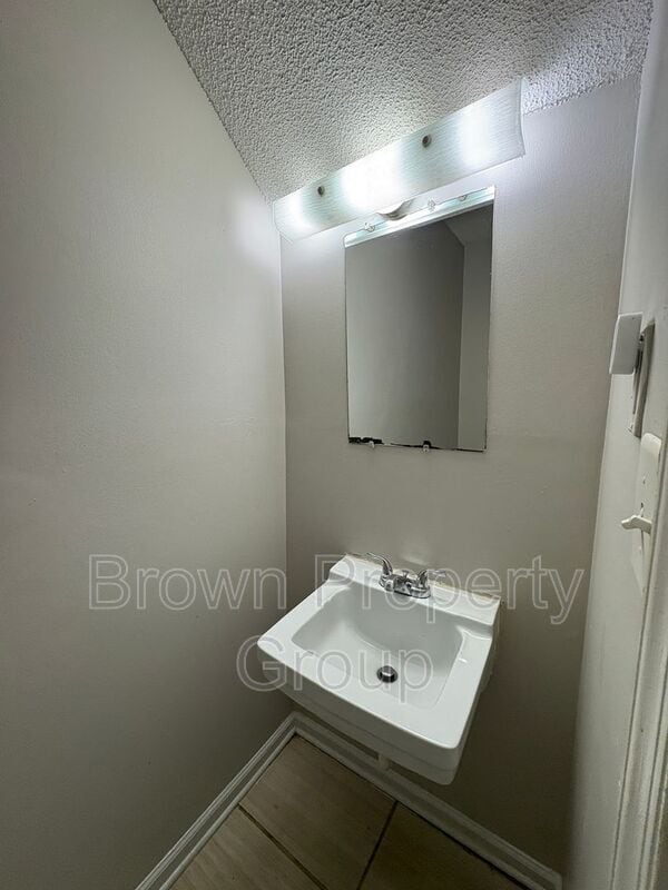 Building Photo - 2113 Grand Prix Dr
