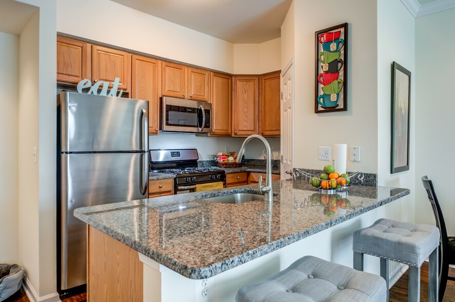 Class Style Kitchen - Brook View Apartment Homes