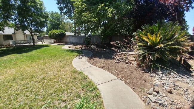 Building Photo - 552 Cimarron Dr
