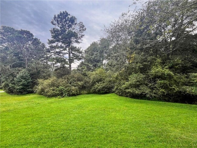 Building Photo - 43 Surrey Ct