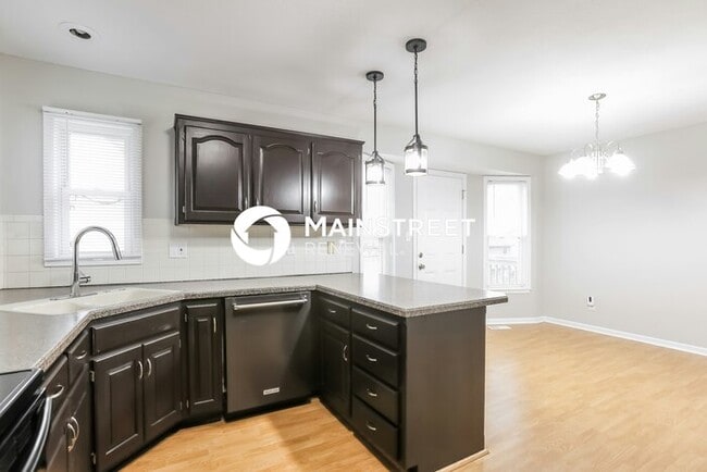 Building Photo - 3 Bedroom Pet-Friendly Home in KEARNEY, MO with Main Street Renewal