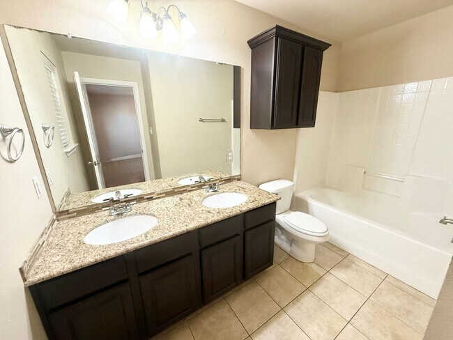 Building Photo - 334 Princess Place