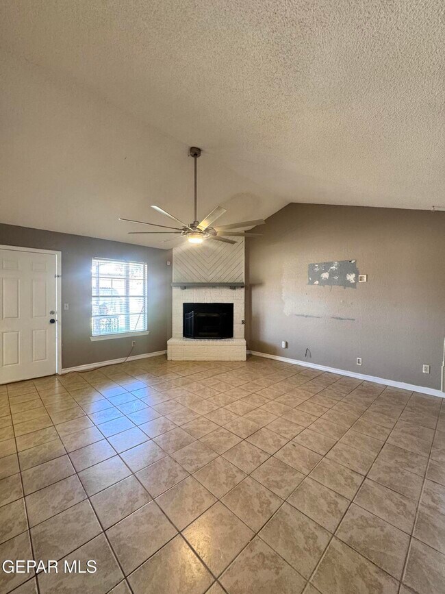 Building Photo - 701 Porras Dr