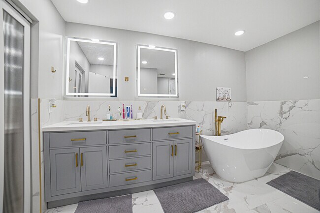 Building Photo - 6466 Buena Vista Dr