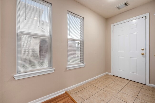 Building Photo - 13615 Ambrose St