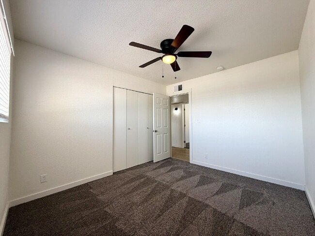 Building Photo - Charming 3-Bedroom Oasis with 2 Full Baths...