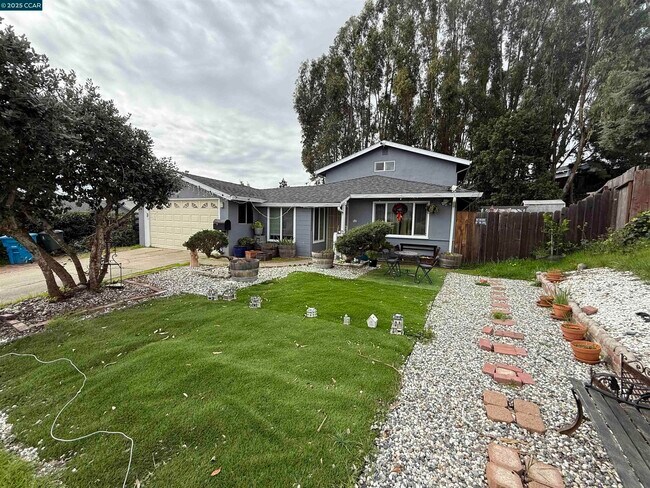 Primary Photo - 19 Flamingo Ct