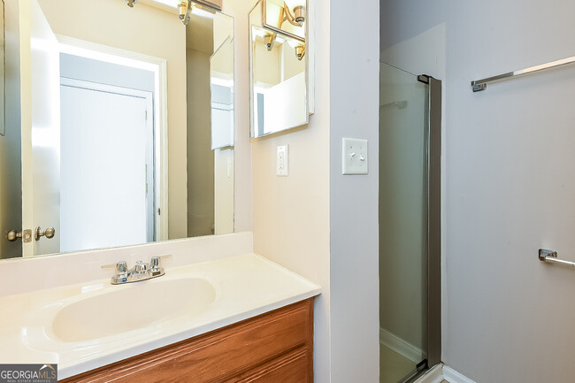 Building Photo - 461 Barnsdale Dr