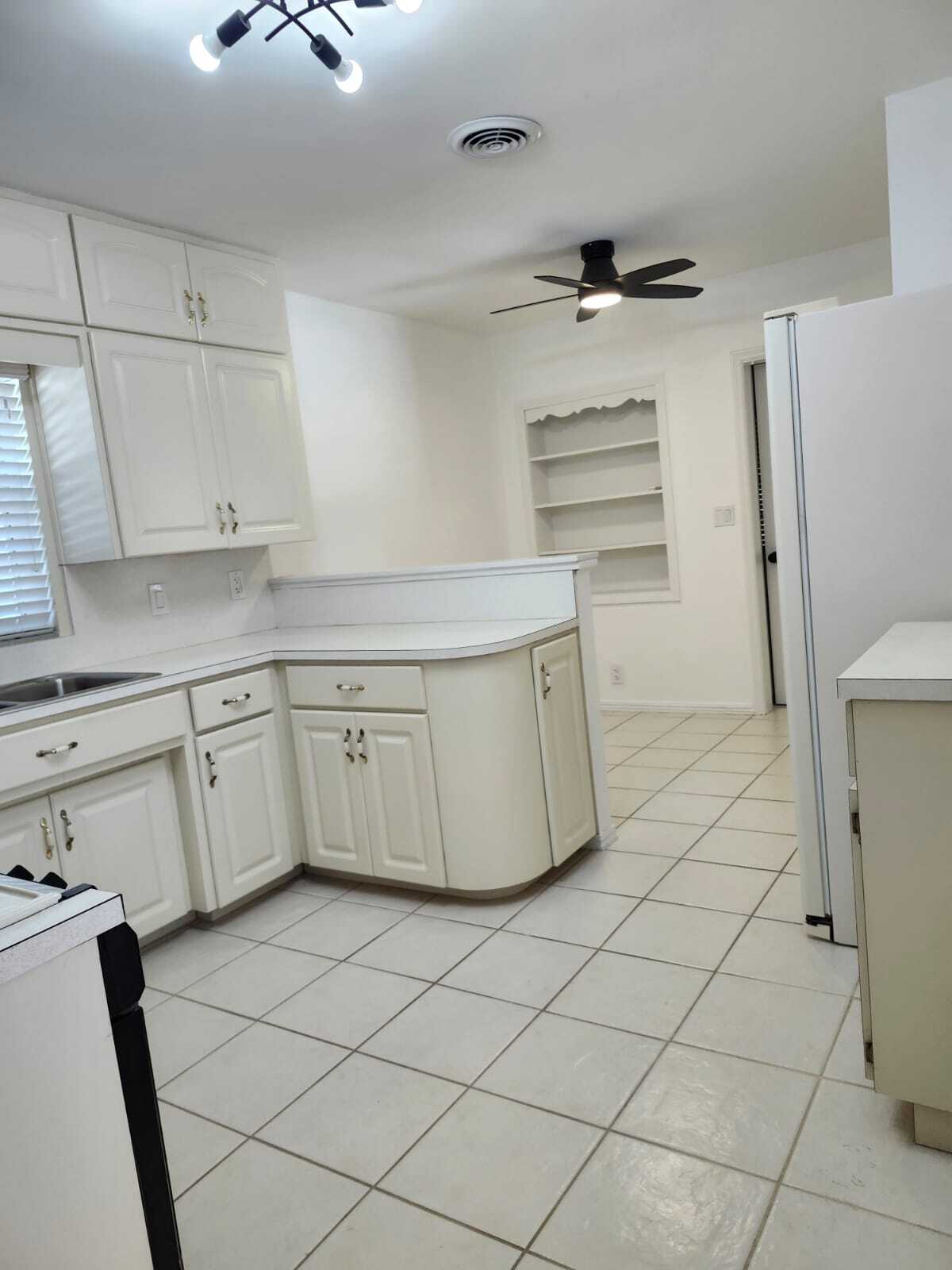 Building Photo - 537 S Clayton Ave