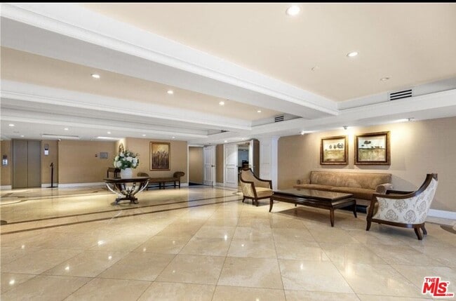 Building Photo - 321 N Oakhurst Dr