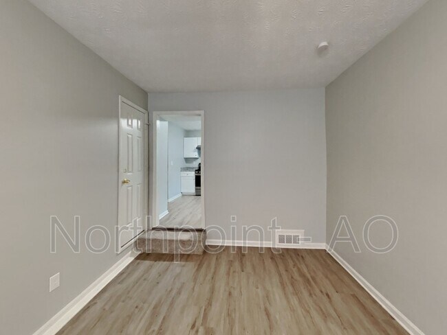 Building Photo - 5761 Western Hills Dr