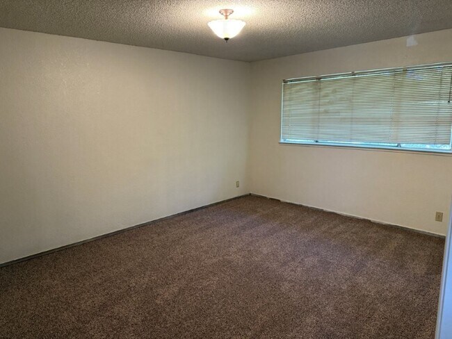 Building Photo - 990/992 JUSTIN DUPLEX