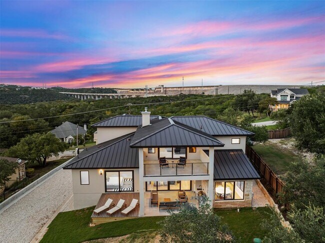 Building Photo - 13701 Montview Dr