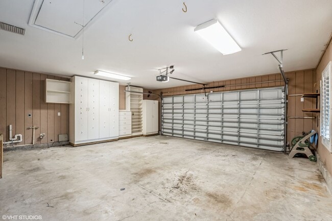 Building Photo - Spacious Cottage in College Park