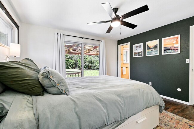 Building Photo - Fabulous 4 BR 3 bath home with fenced back...