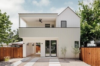 Building Photo - 2206 Holly St