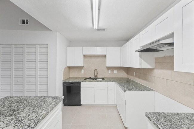 Building Photo - 23311 Pebworth Pl