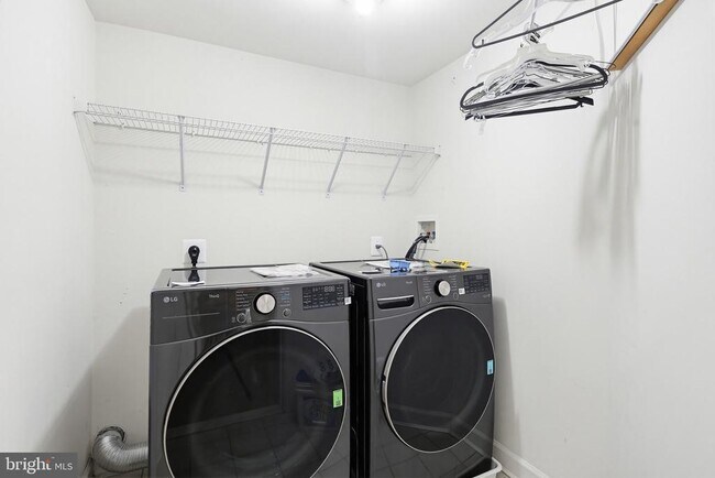 Building Photo - 10635 Hillingdon Rd