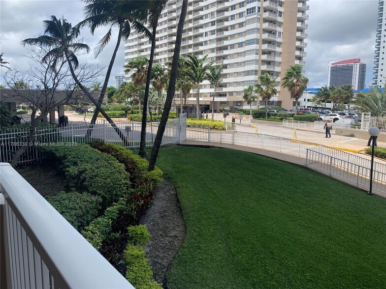 Building Photo - 1985 S Ocean Dr