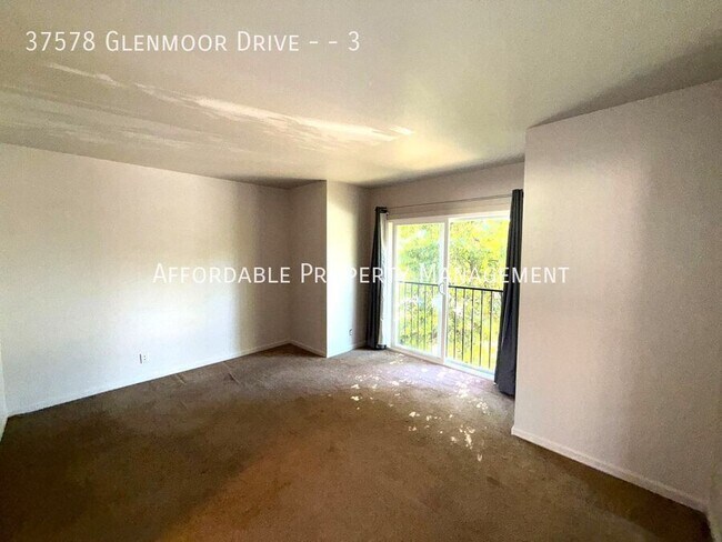 Building Photo - 37578 Glenmoor Dr