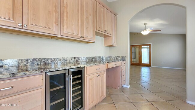 Building Photo - 8817 E Dahlia Dr