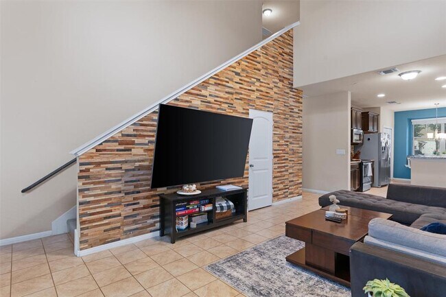 Building Photo - 516 E Slaughter Ln