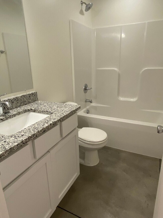 Building Photo - 3 Bedroom 2 bath Duple with Garage - Close...