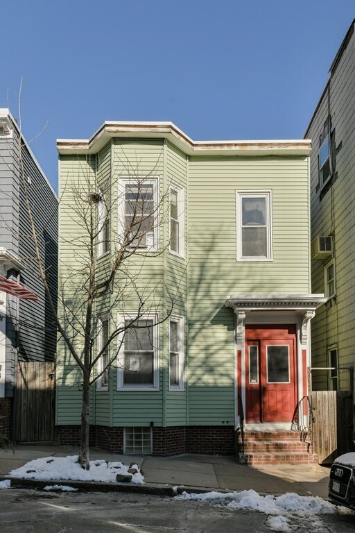 Building Photo - 458 E 7th St