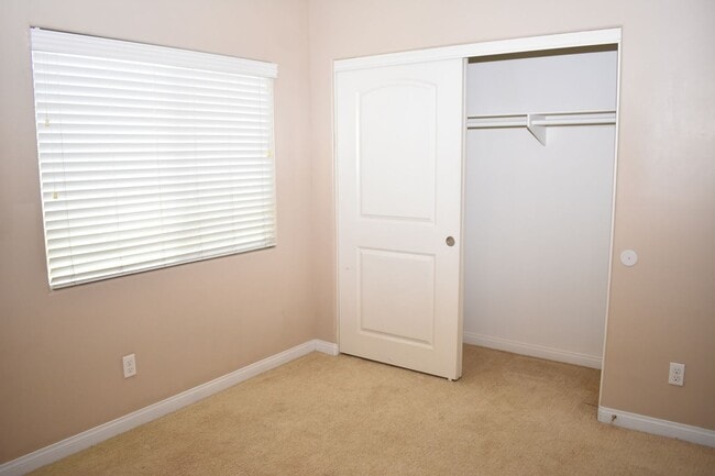 Building Photo - 1341 Greenfield Dr