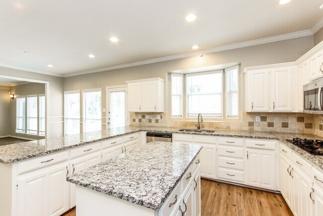 Building Photo - 1804 Sandalwood Ln