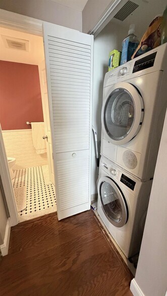 Building Photo - 170 Gore St