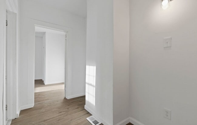 Building Photo - Carnegie - 2 Bedroom 1 Bathroom - Updated ...