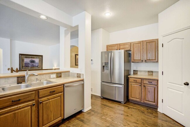 Building Photo - D20 5bdrm Home on Quiet Street in North Co...