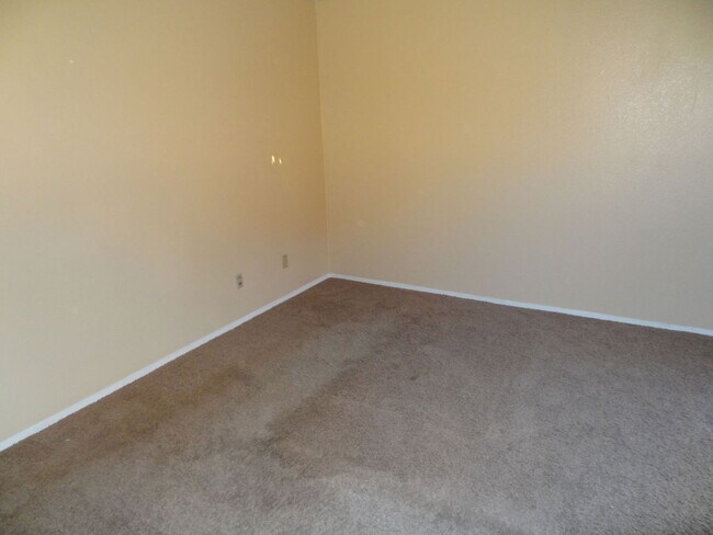 Building Photo - Beautifully Remodeled 3-Bedroom Home with ...