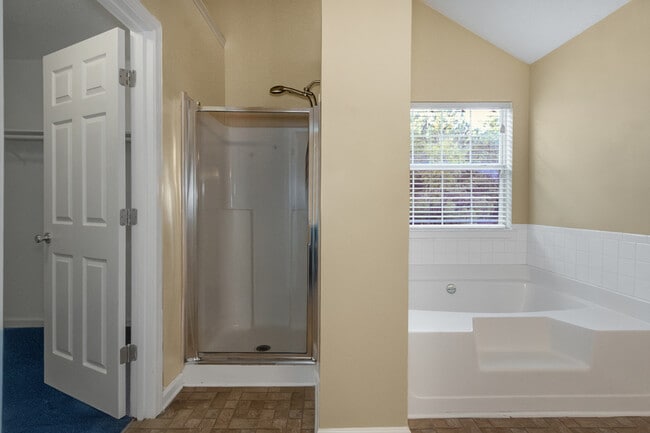 Building Photo - 65 Oak Manor Dr