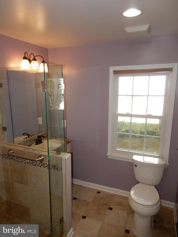 Building Photo - 7014 Maple Tree Ln