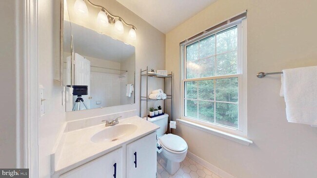 Building Photo - 200 Sulgrave Ct