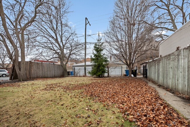 Building Photo - 5840 N Kimball Ave