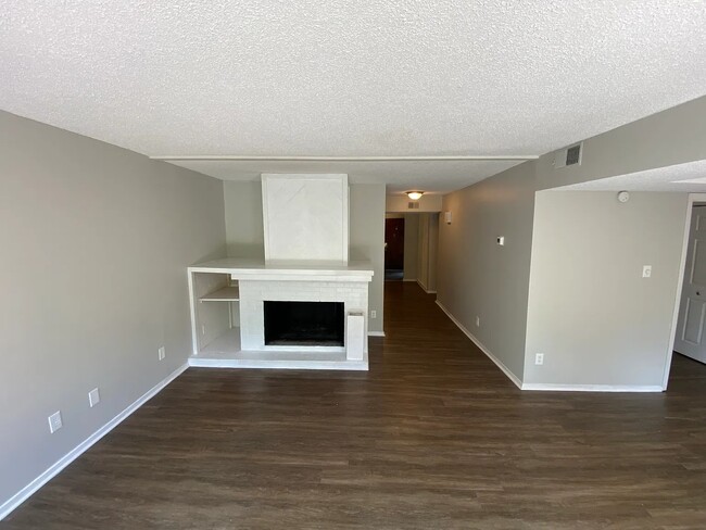 Building Photo - 128 Inglewood Way