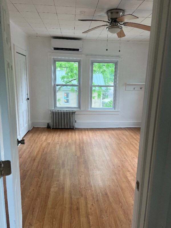 Building Photo - 14 Wurts Ave