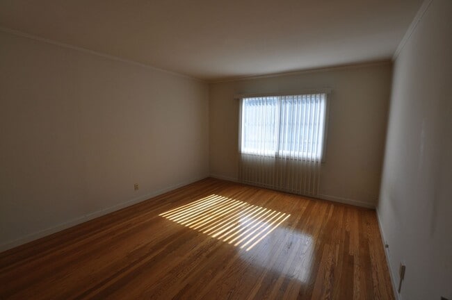 Building Photo - 1026 Kirkham St