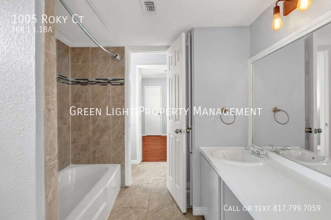 Building Photo - 1005 Roky Ct